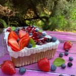 Pastel tres leches de frutos rojos